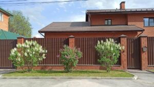 Can Residential Security Fencing Lower Insurance Premiums in Tennessee