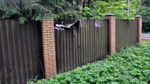 Is It Cheaper to Repair or Replace a Fence in Knoxville?