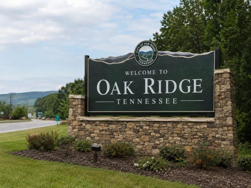 Welcome to Oak Ridge Tennessee road sign
